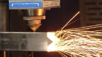 Máy cắt laser sợi quang 15000 watt có thể cắt được độ dày bao nhiêu