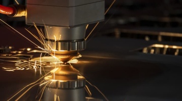Cắt laser tấm kim loại: Hướng dẫn toàn diện về những điều cơ bản